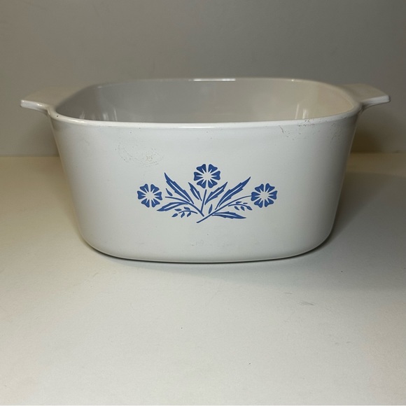 Vintage Corning Ware Blue Cornflower 3 Quart Baking Dish with Pyrex Lid - Picture 4 of 16
